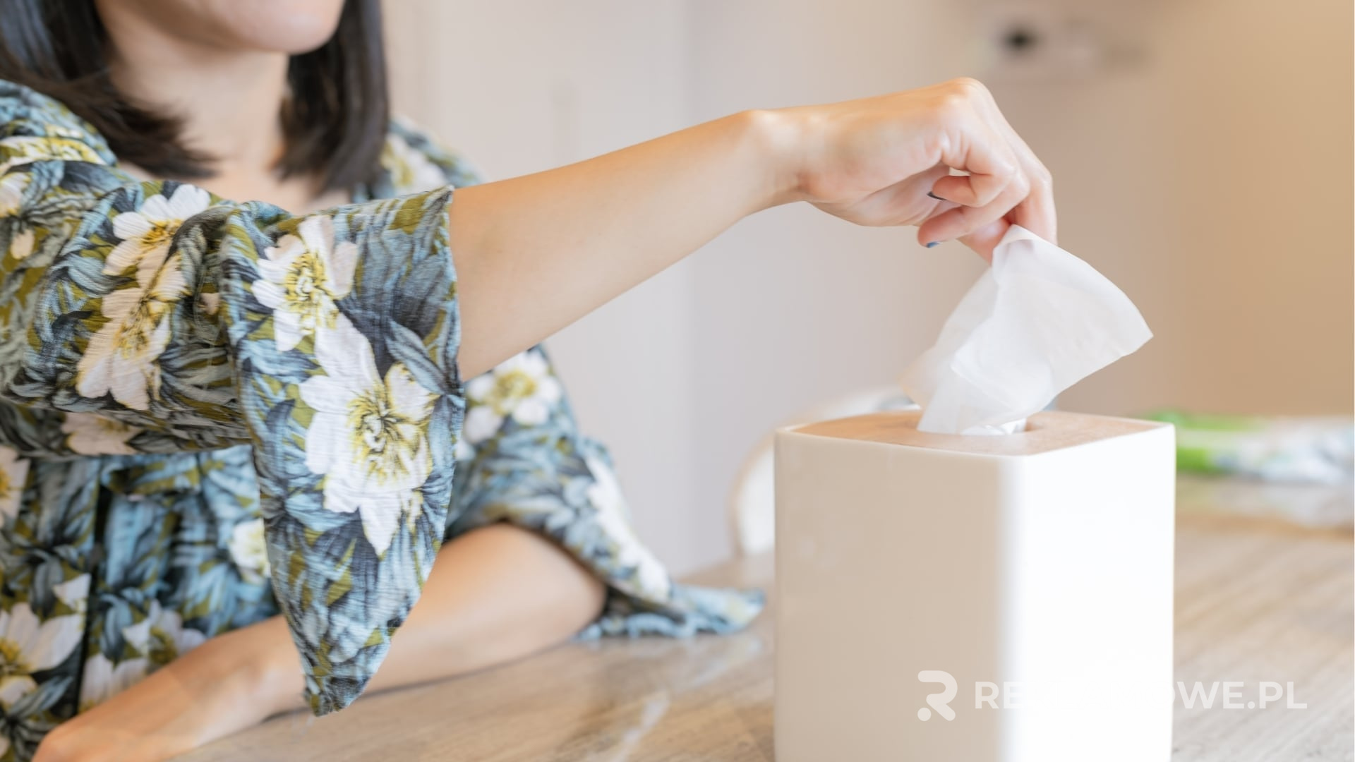 Efektywność i koszty chusteczek reklamowych Chusteczki reklamowe z nadrukiem na biurku